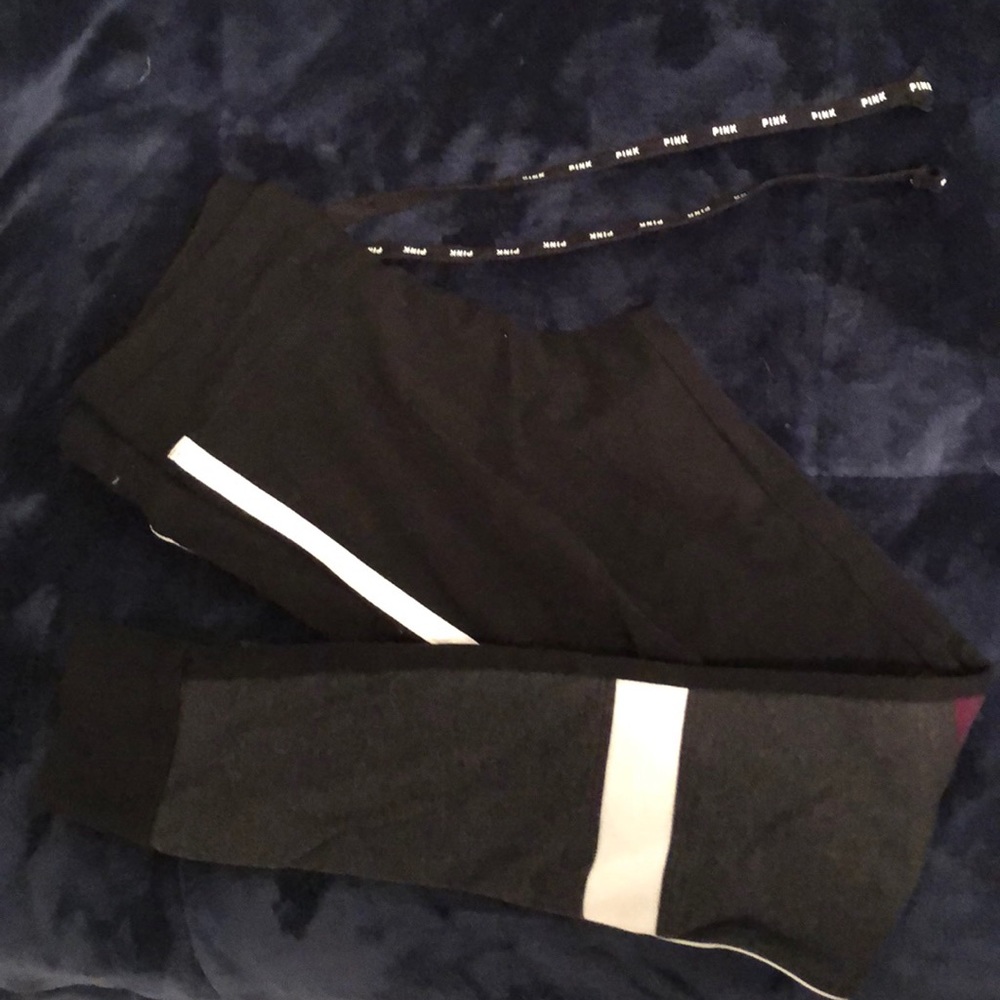 Women’s PINK yoga leggings with strings.